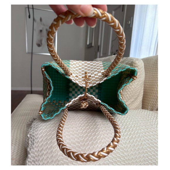 Recycled plastic woven handbag - Picture 5 of 10